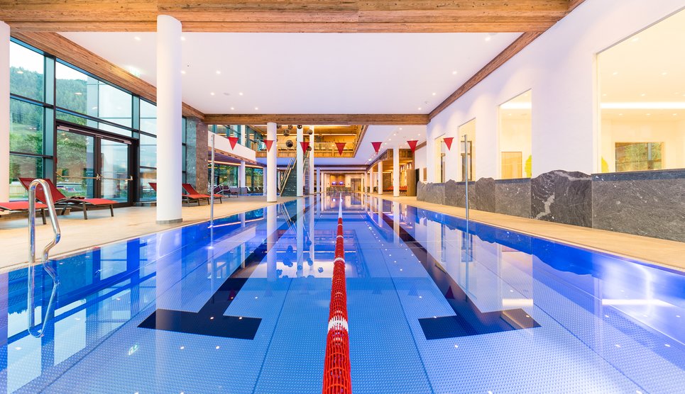 50 m indoor sports pool with 2 lanes: 26°.