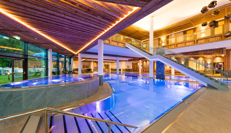 Indoor adventure pool: 31°