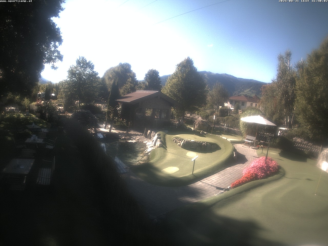 Webcam Adventure Golf and Terrace