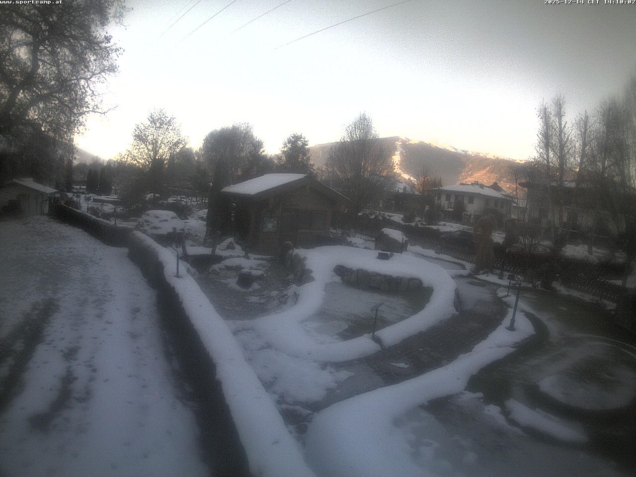 Webcam Adventure Golf and Terrace