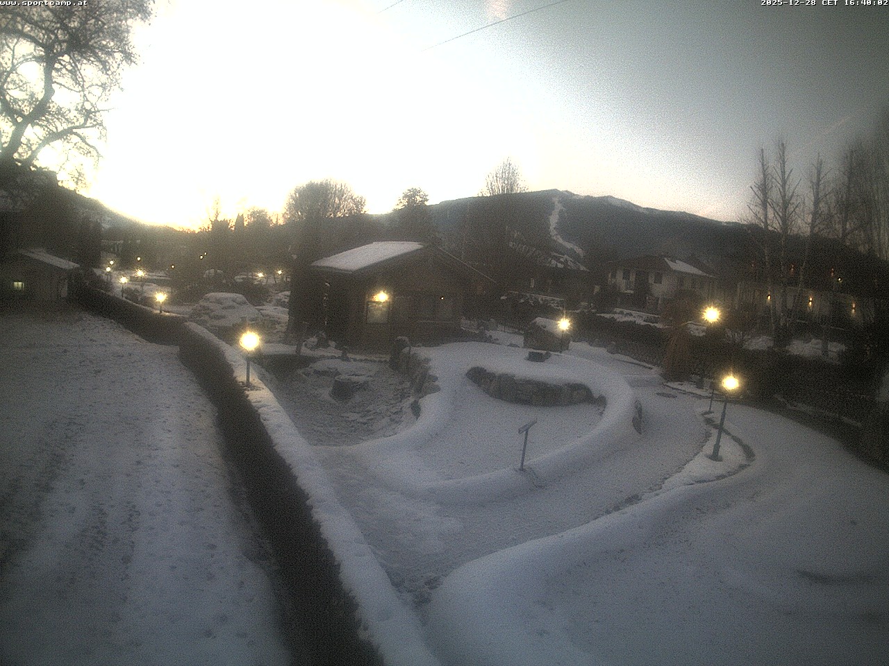 Webcam Adventure Golf and Terrace