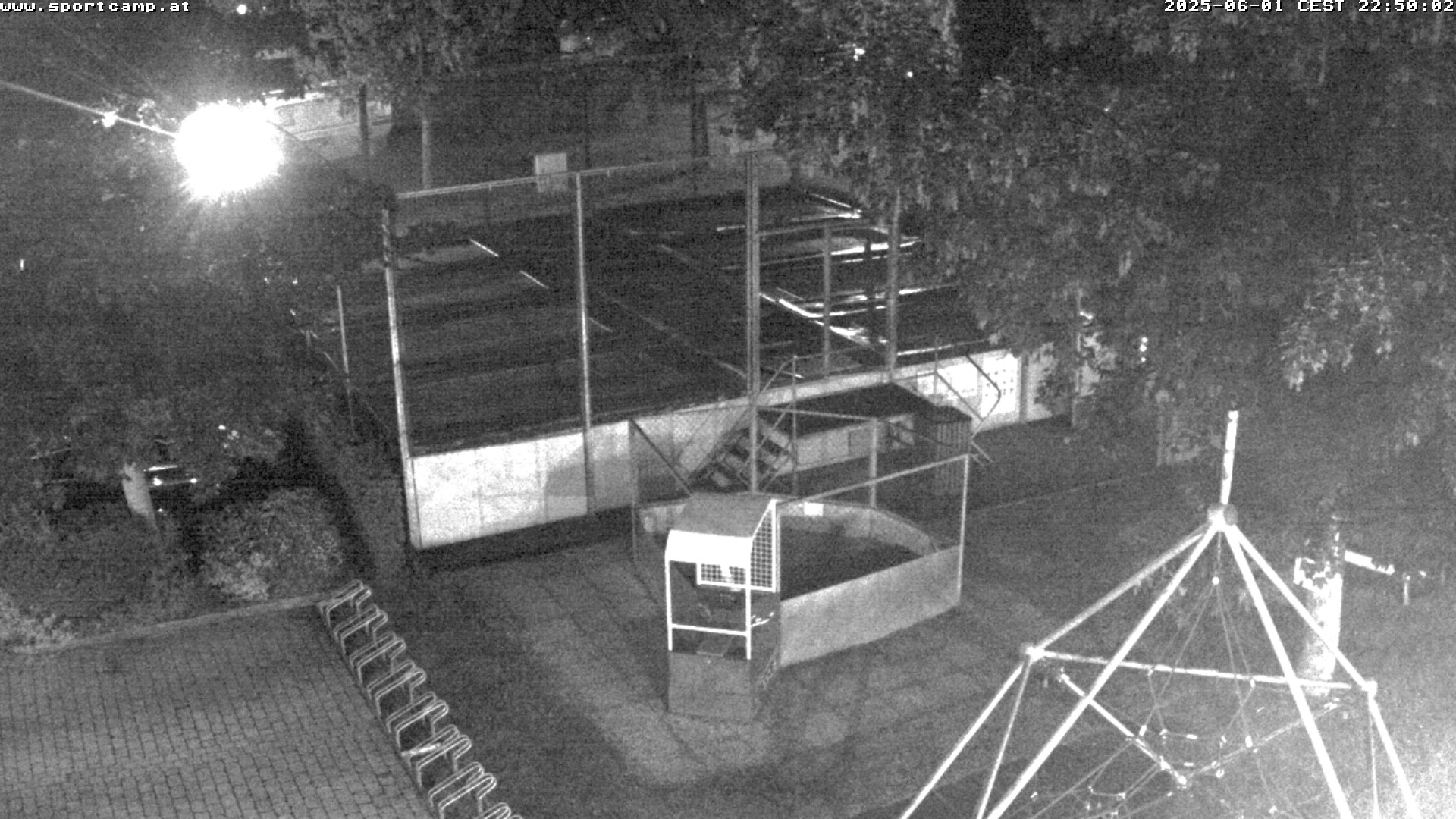 Riesentrampolin und Camping