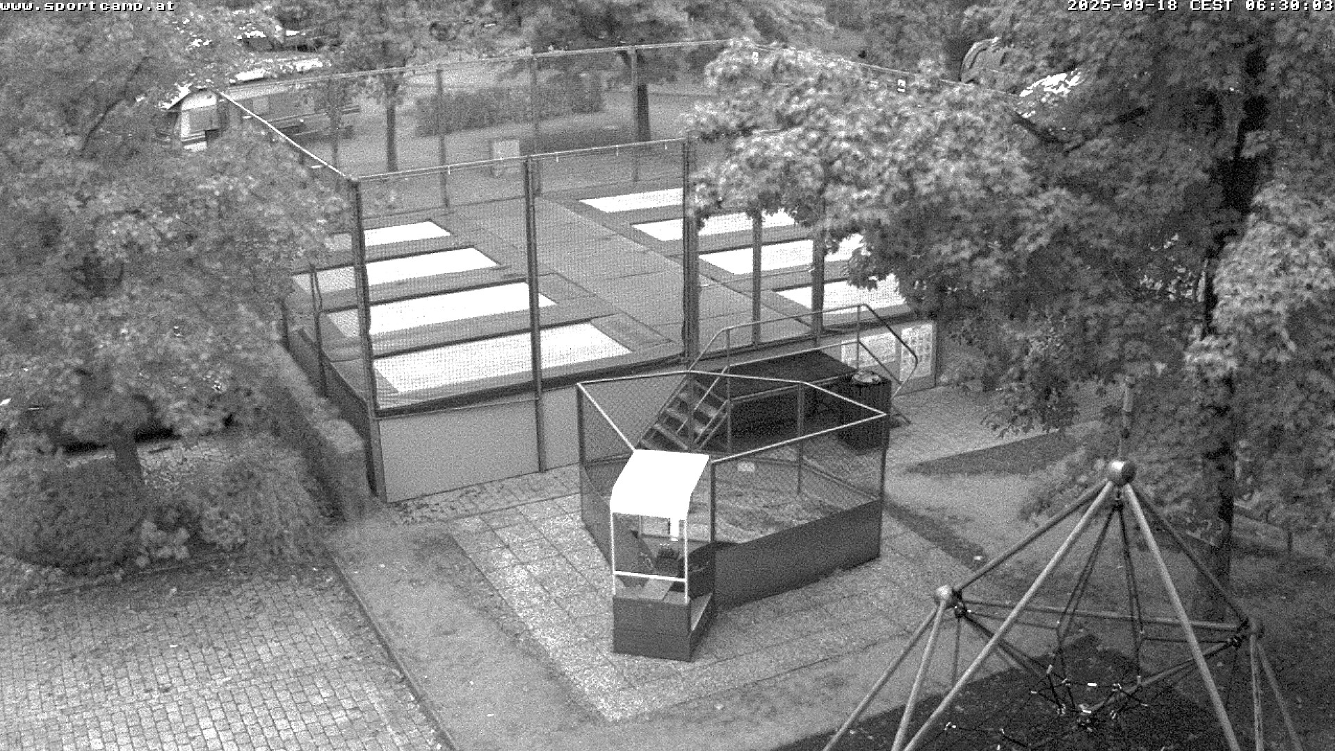 Riesentrampolin und Camping