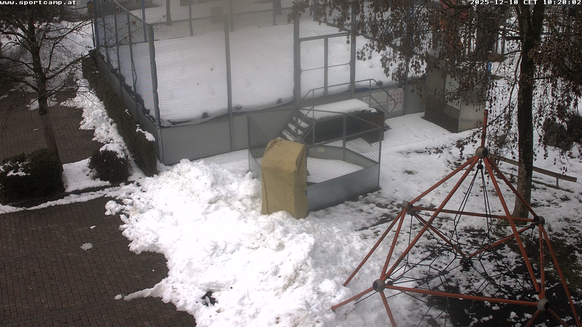 Riesentrampolin und Camping