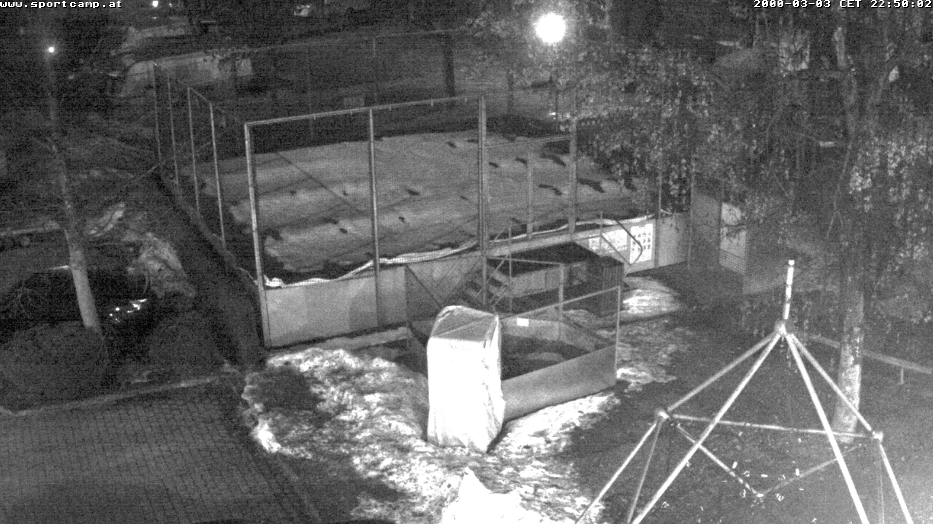 Riesentrampolin und Camping