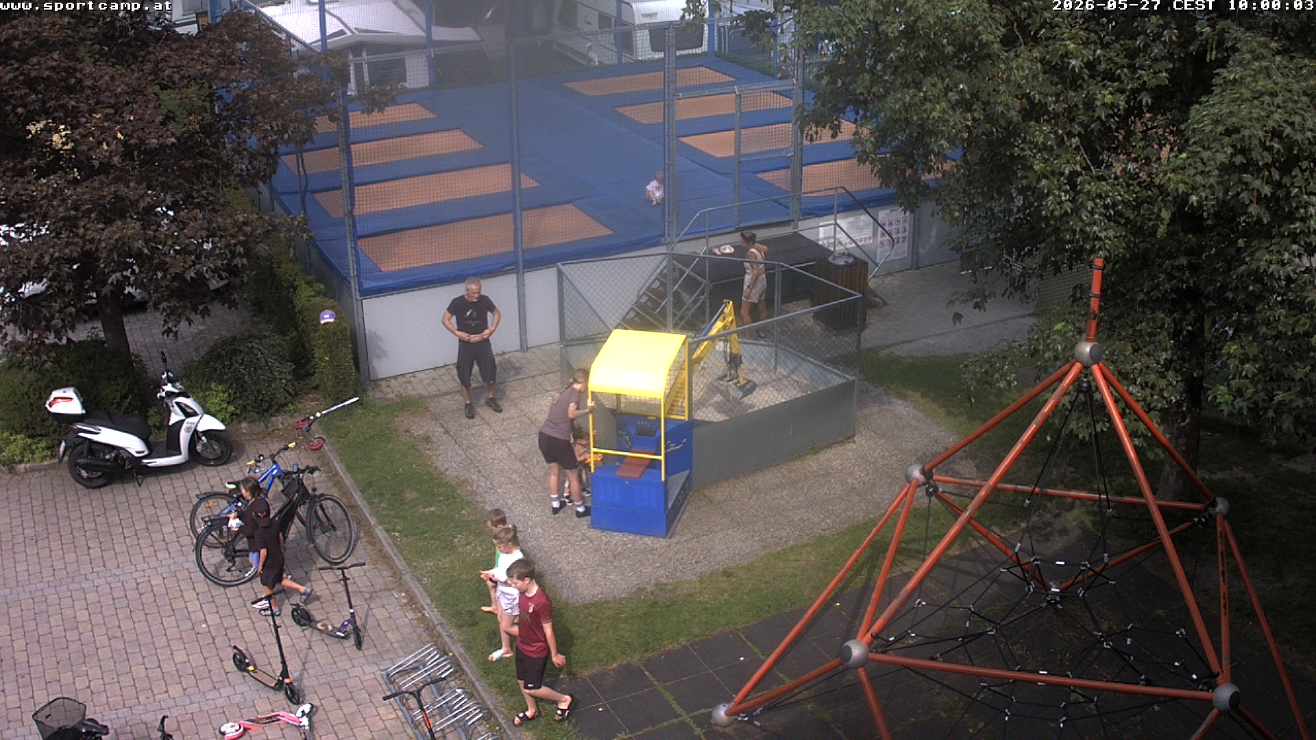 Riesentrampolin und Camping
